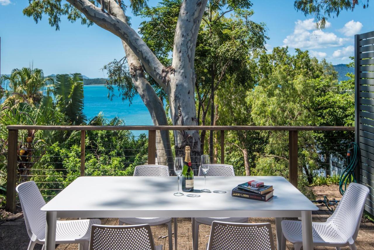 Sunset Waters Apartments Hamilton Island Room photo