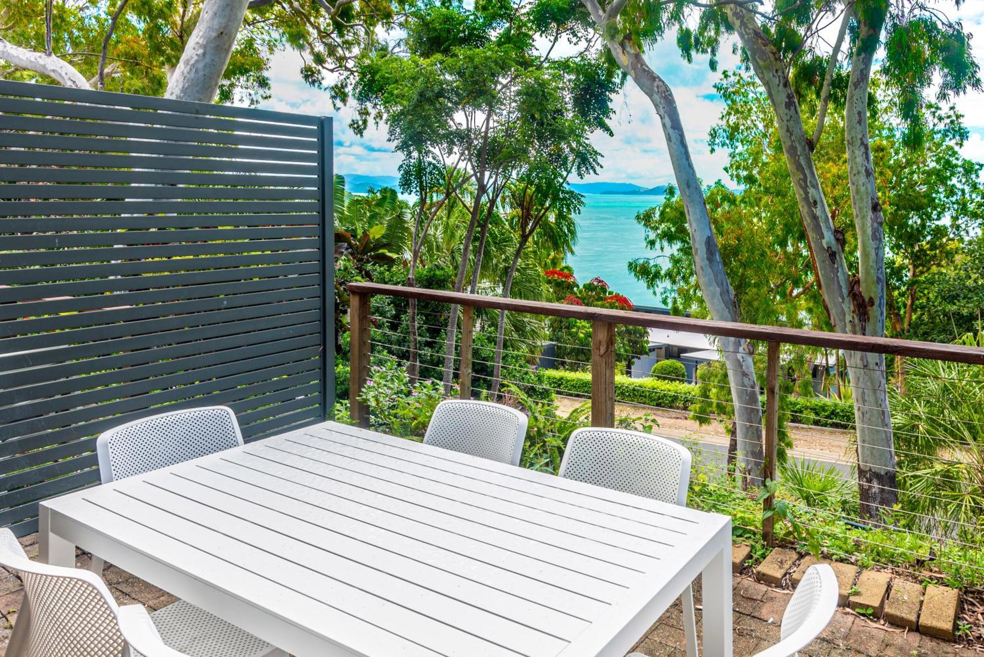 Sunset Waters Apartments Hamilton Island Exterior photo