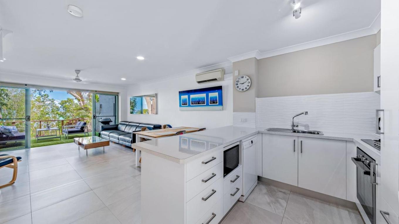 Sunset Waters Apartments Hamilton Island Exterior photo