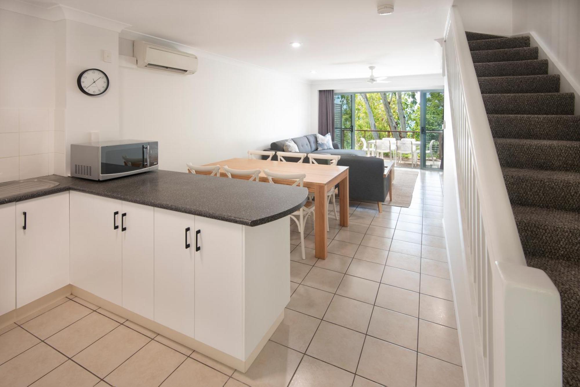 Sunset Waters Apartments Hamilton Island Exterior photo