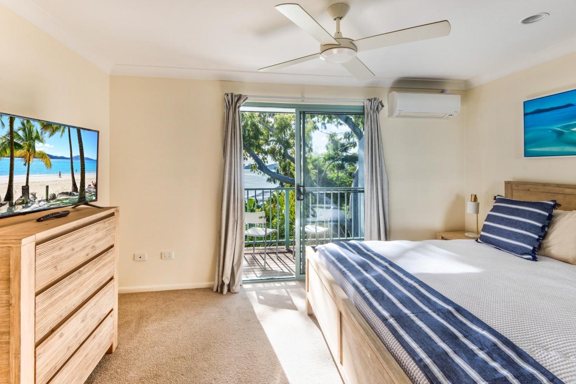 Sunset Waters Apartments Hamilton Island Exterior photo