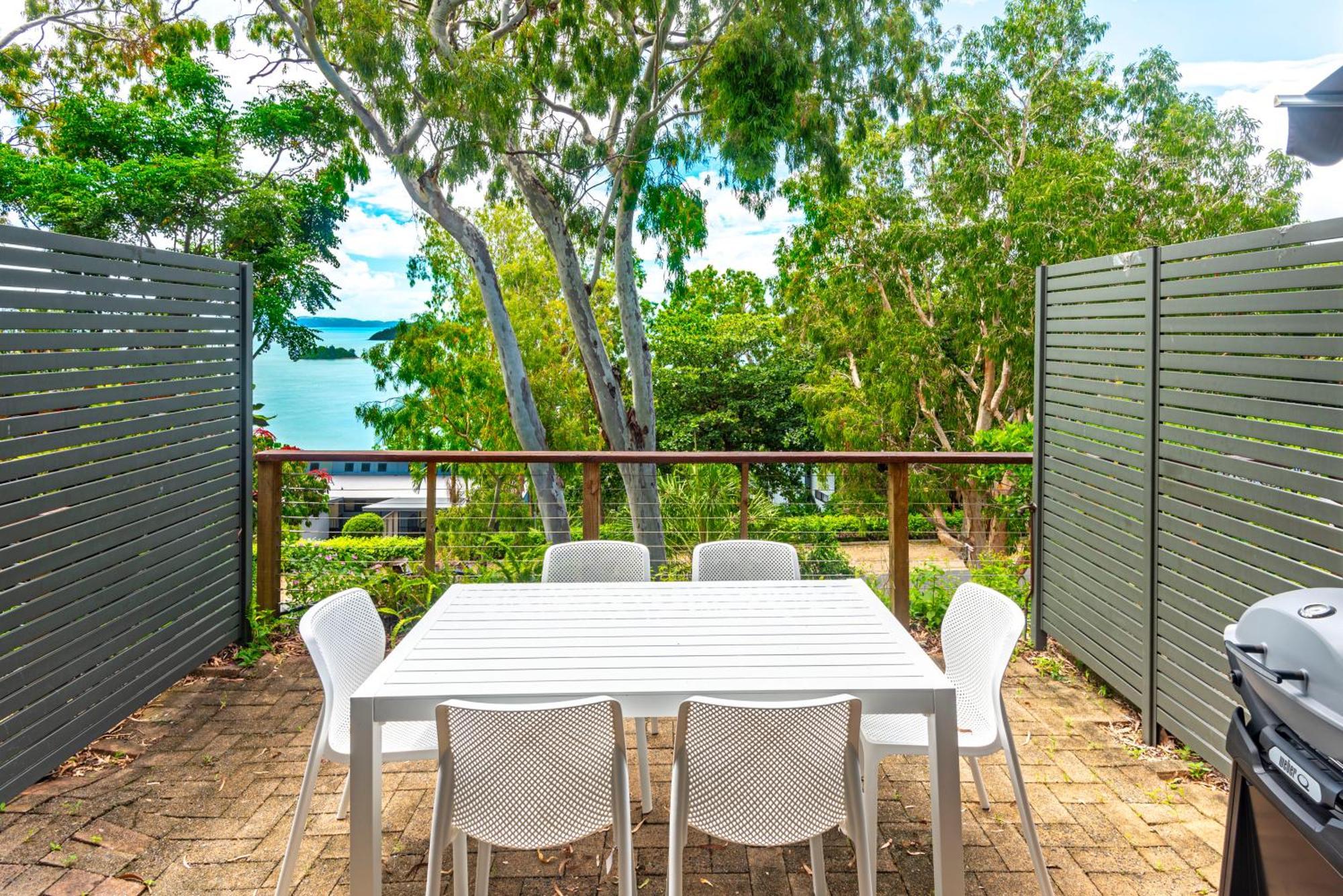 Sunset Waters Apartments Hamilton Island Exterior photo