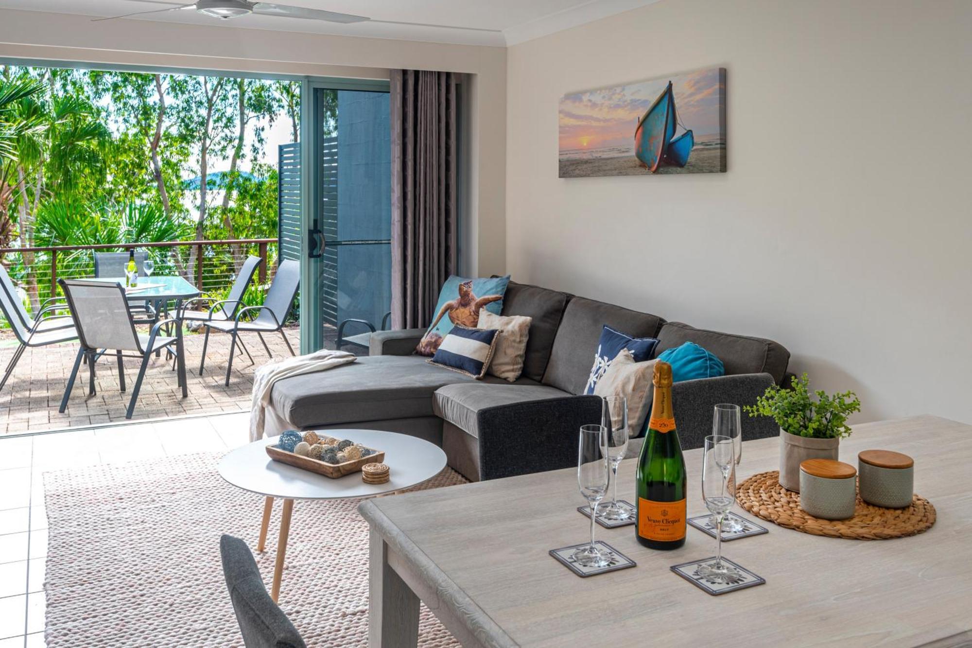 Sunset Waters Apartments Hamilton Island Exterior photo